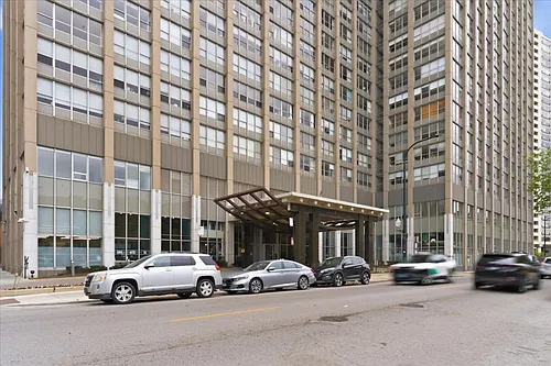 655 W Irving Park Rd Photo 1