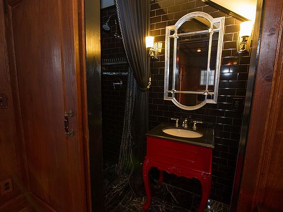 5th image of 701 Hereford St #B