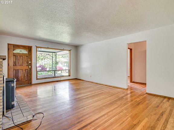 5th image of 6644 SE Charles St