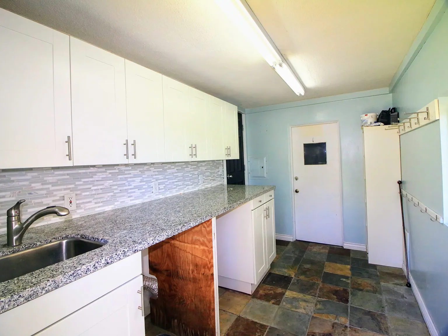 3 bed, 1345 sqft, $5,400 — Photo 4