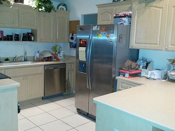 3rd image of 1559 Camellia Ct
