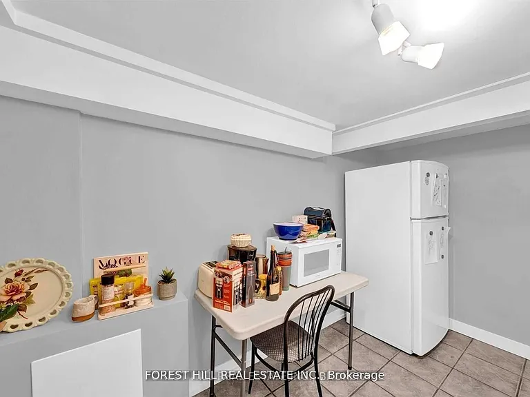 996 Bayview Ave #LOWER — Photo 11