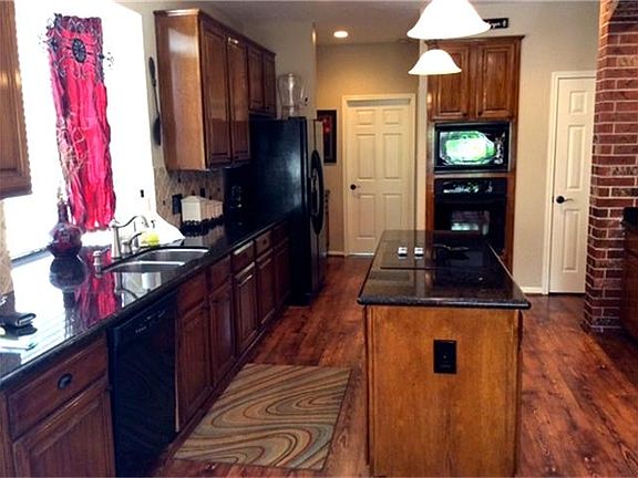 Granite Counter Tops, Stained Cabinets and a Perfect Butlers Pantry.