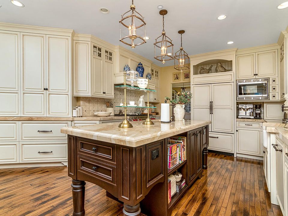 2nd image of 1301 Chariot Ct