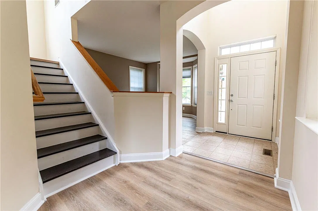 4 bed, 2.5 bath, 3190 sqft, $3,500 — Photo 3