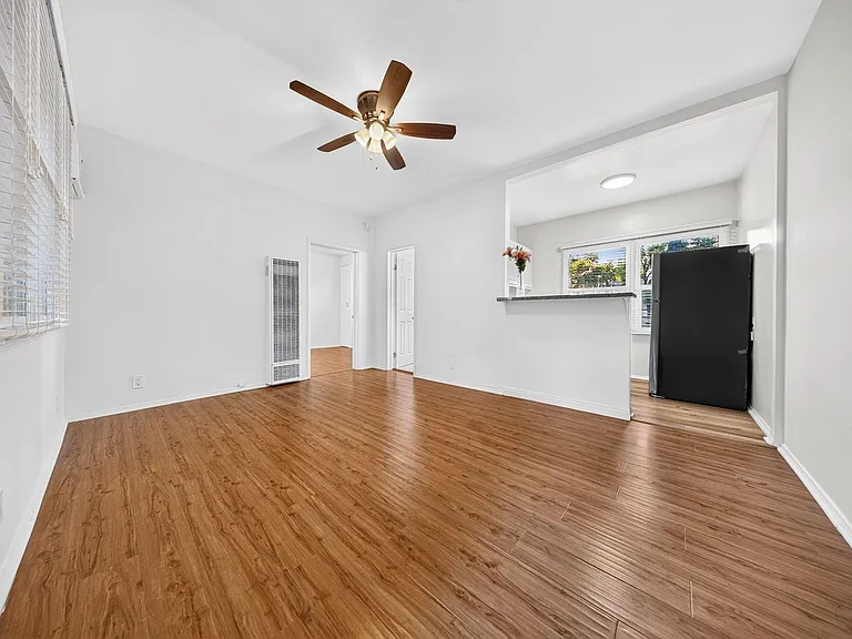6201 Fountain Ave — Photo 2