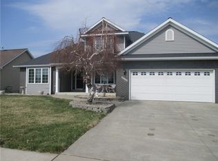2516 Hemel Dr, Pella, IA 50219