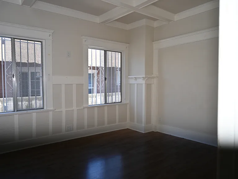 603 W 43rd Pl — Photo 8