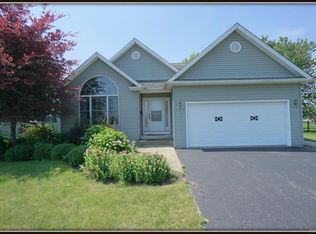 5548 Twilight Ln, Lockport, NY 14094