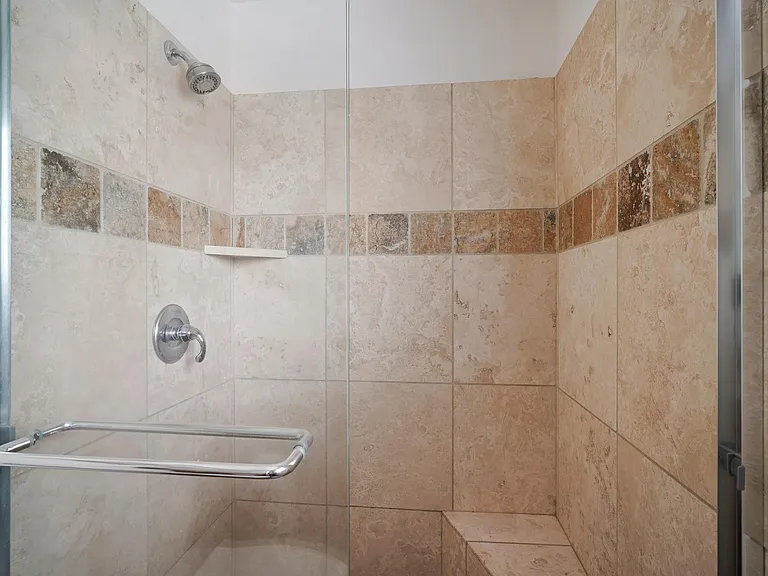 2351 NE Shadow Brook Pl — Photo 19
