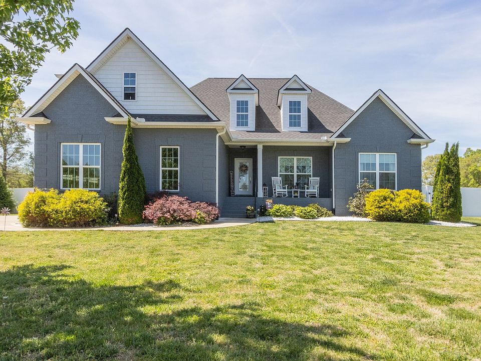 1st image of 366 Lexington Cir
