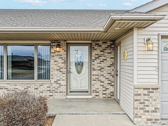 3rd image of 1319 Woodland Dr