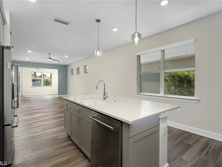 42186 Edgewater Dr — Photo 6