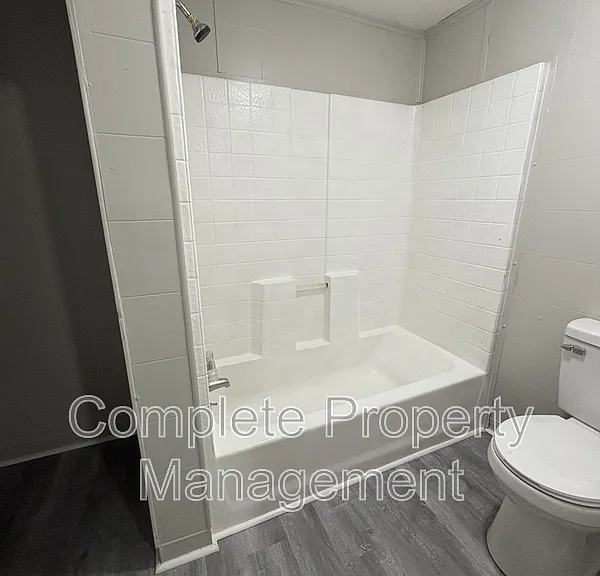 6112 Blocton Ave — Photo 5