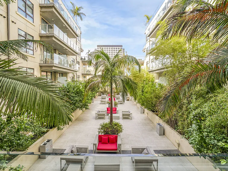 Maia Avira at Glendale Landscaped Courtyard