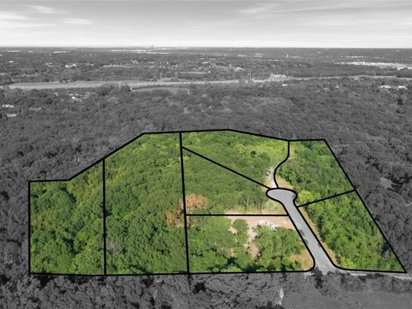 9678 Metropolitan Ave, Edwardsville, KS 66111