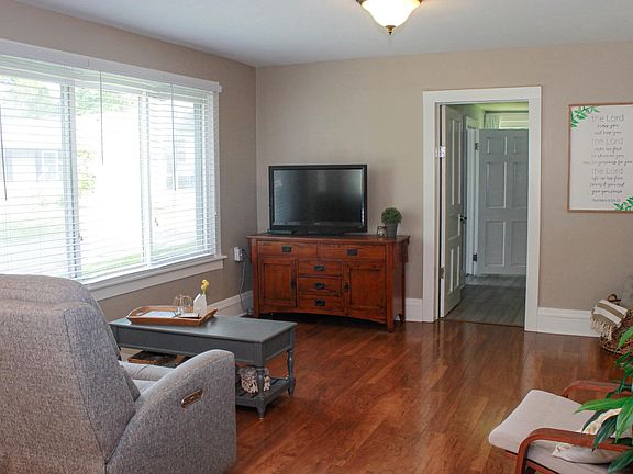 5th image of 3762 Taplin St SW