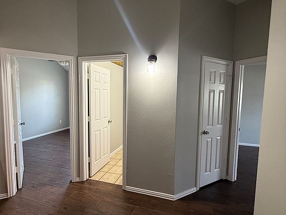 5th image of 713 Fannin Ln