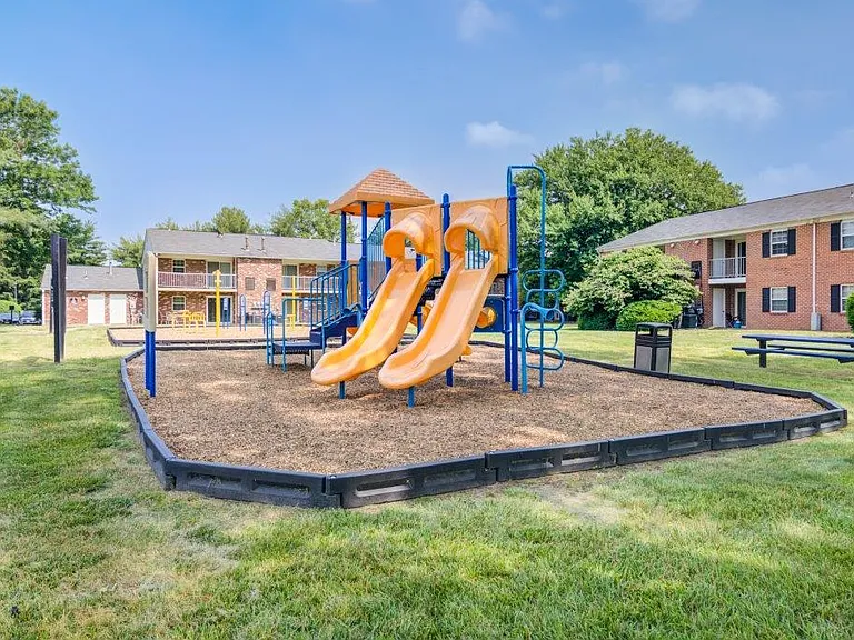 Mapleton Square Apartment Homes — Photo 14