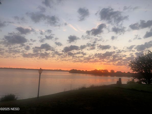 712 S Lake Hendricks Dr, Hendricks, SD 57276