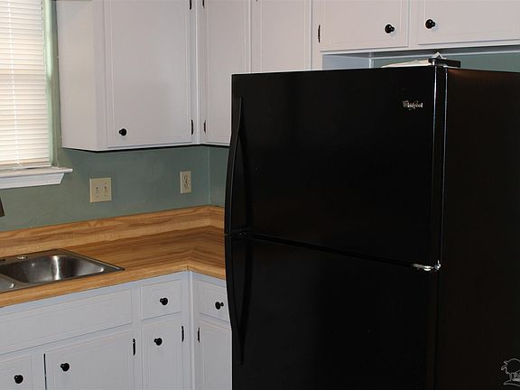4th image of 804 Brook Meadow Ln