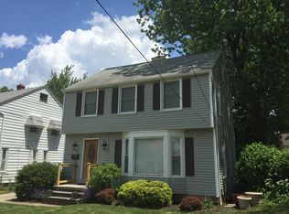 2921 Hampton Rd, Rocky River, OH 44116