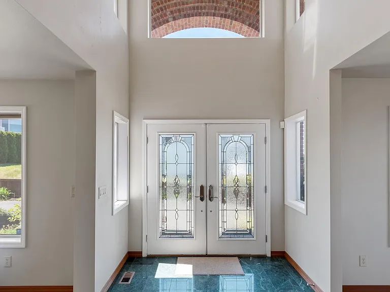 1920 Parkview Dr NE — Photo 4