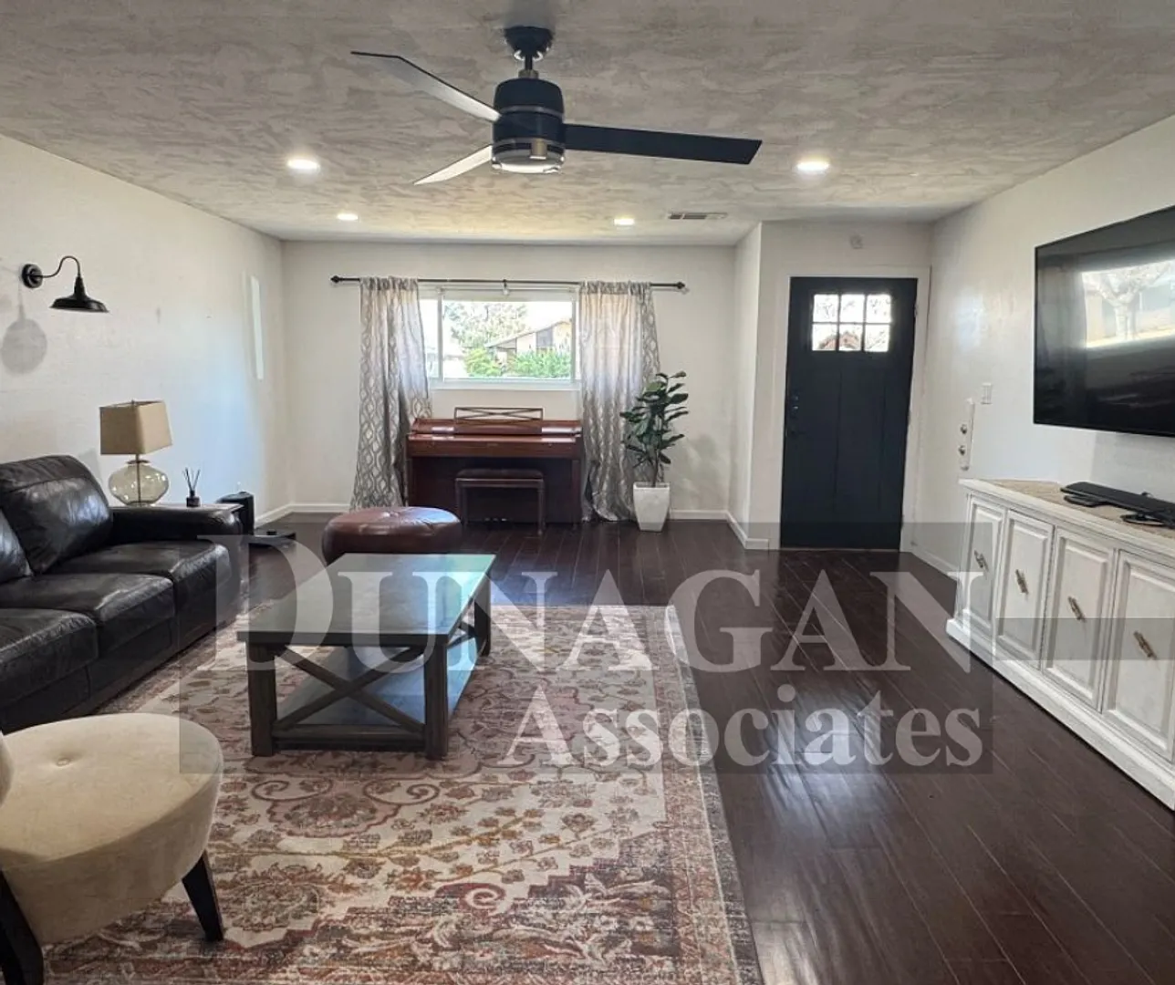 Price Reduced Partially Furnished- 3bed 2bath Home With Water Paid — Photo 2
