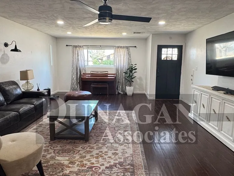 1211 Cedar Dr — Photo 2