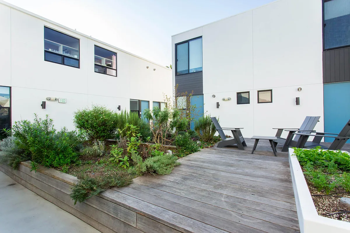 Enjoy Community Garden at any time! - Abbot Lofts