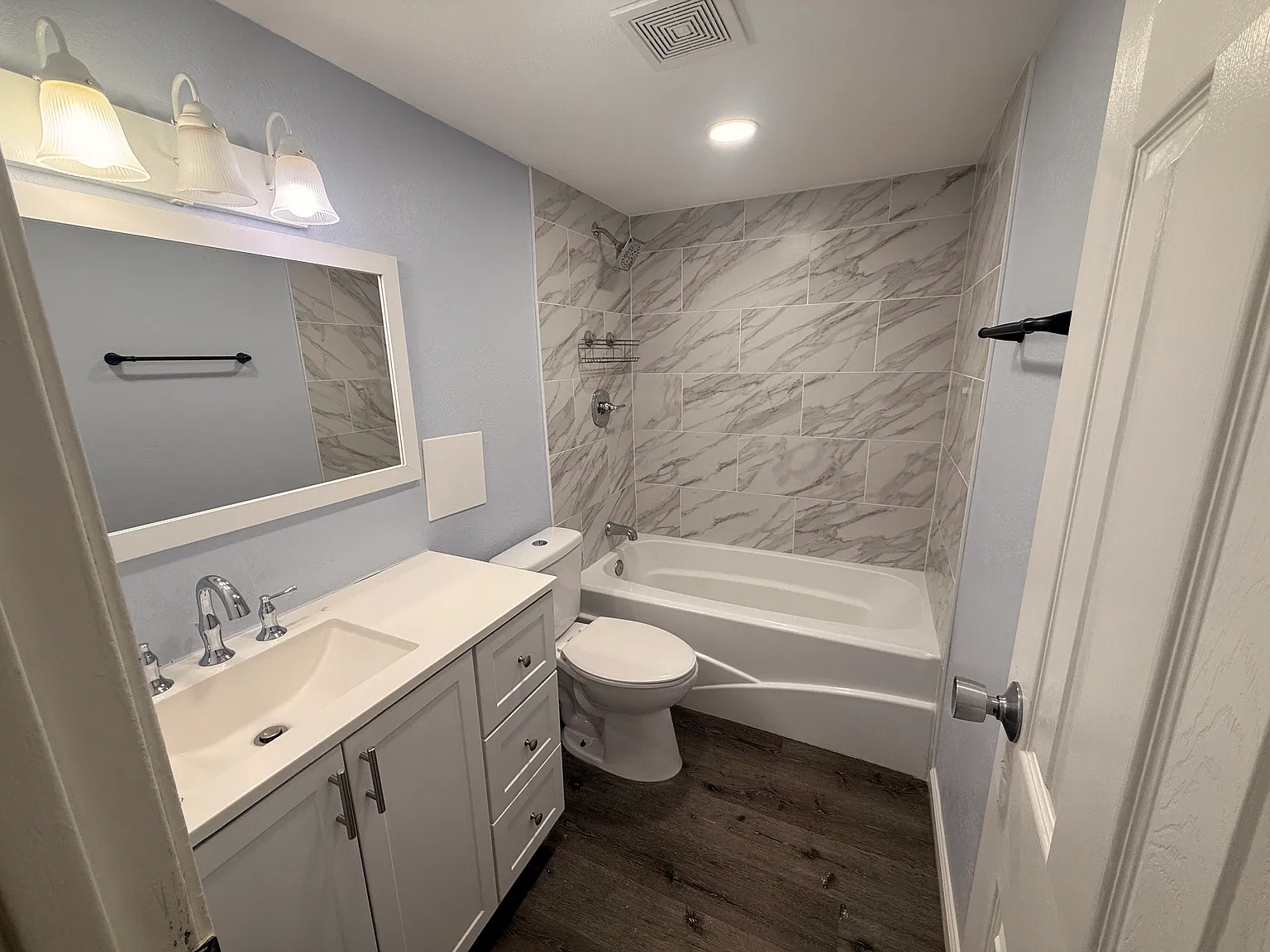 2231 S Vaughn Way — Photo 4