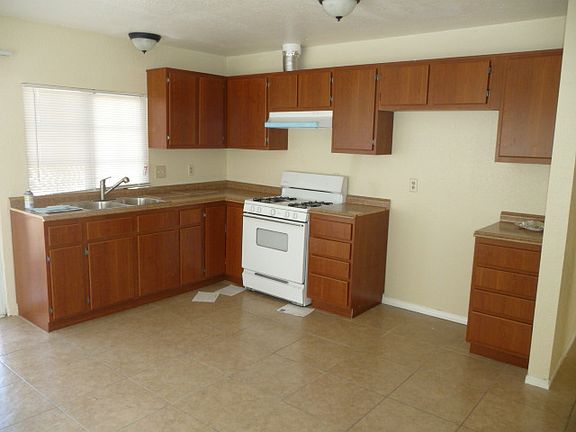 4th image of 383 S Dallas Ave