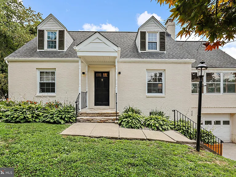 9223 Old Court Rd — Photo 4