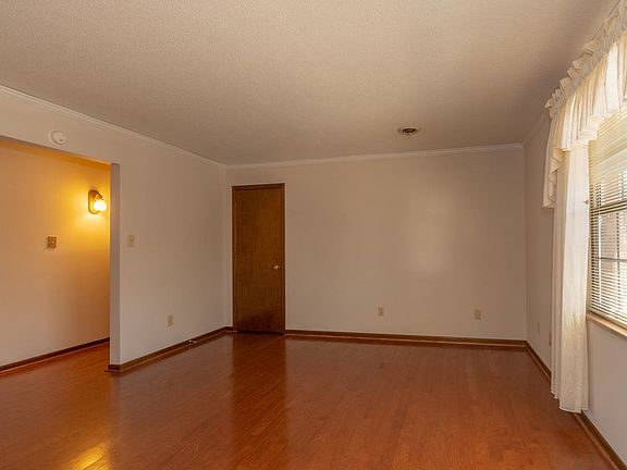 4th image of 810 Highland Dr APT 404
