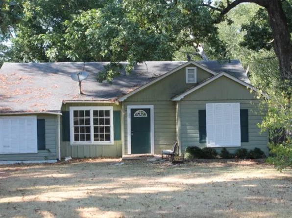 903 Highland Dr, Palestine, TX 75801