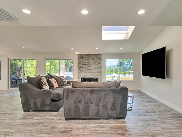5854 McDonie Ave — Photo 8