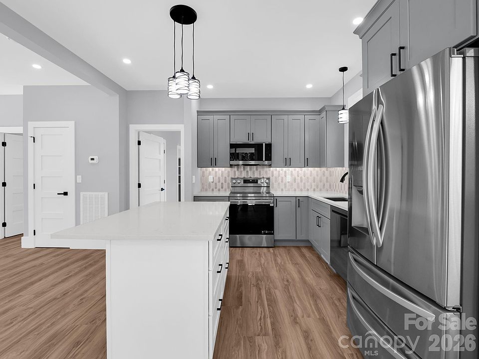 1st image of 1 Pinnacle View Rd