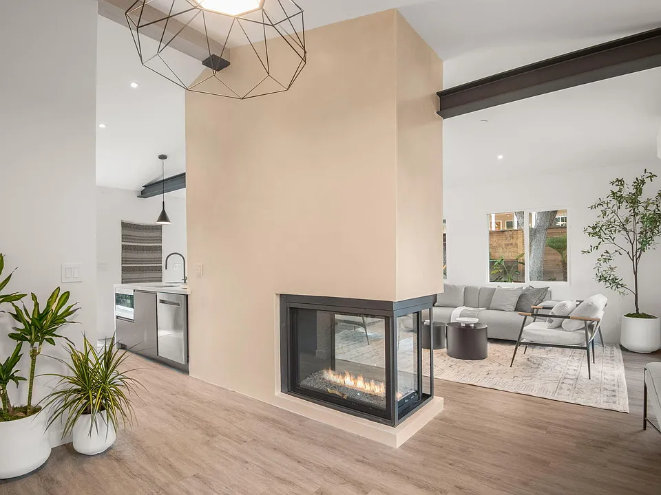 209 Barranca Ave