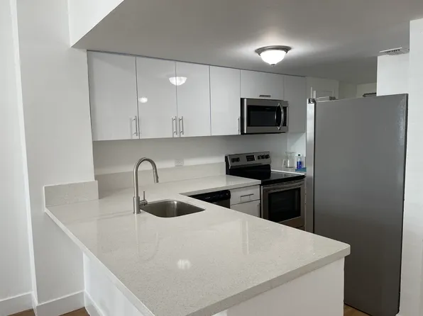 905 Brickell Bay Dr APT 1423, Miami, FL 33131