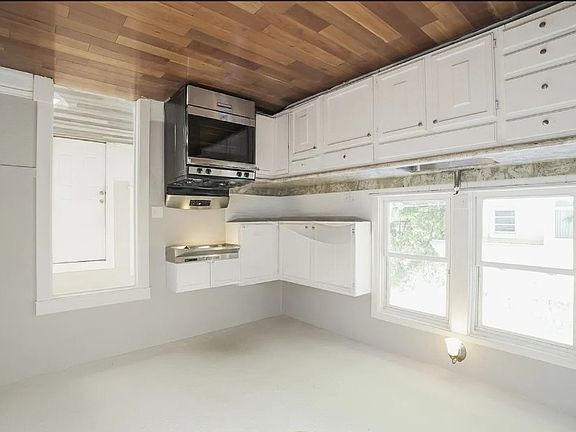 3rd image of 2706 N Peoria Ave