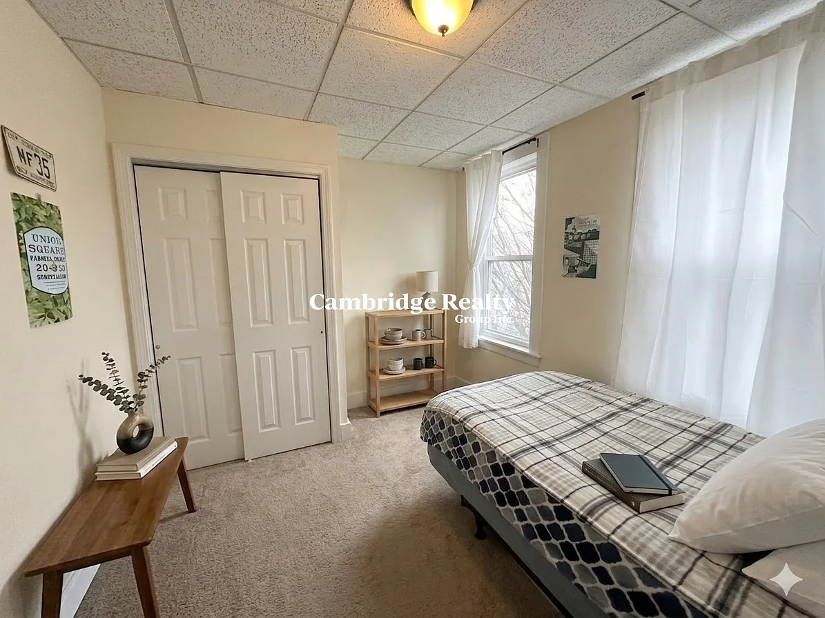 3 bed, 1.0 bath, 925 sqft, $2,819 — Photo 4