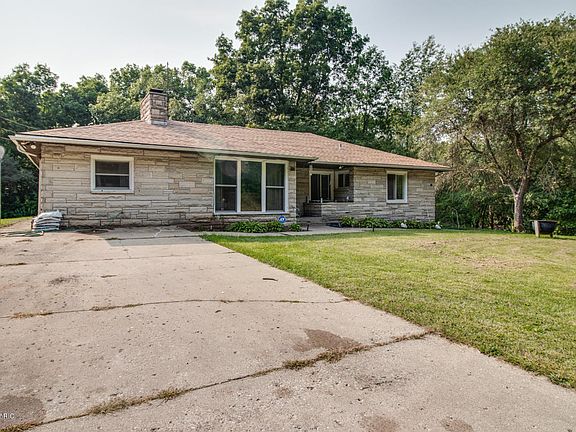 2nd image of 135 Review Ave