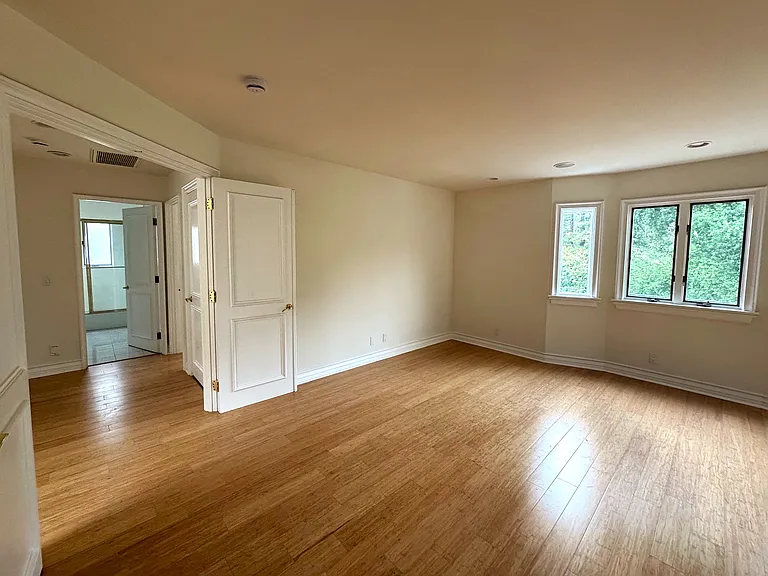 2334 Benedict Canyon Dr — Photo 22