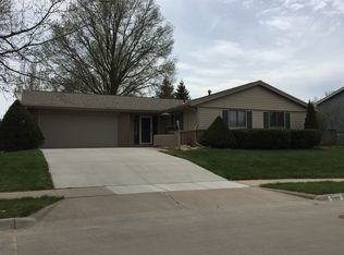 3007 Pinecrest Rd, Iowa City, IA 52245
