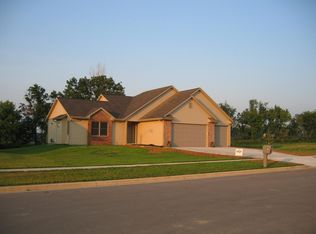 178 Deer Run Dr, Fall River, WI 53932