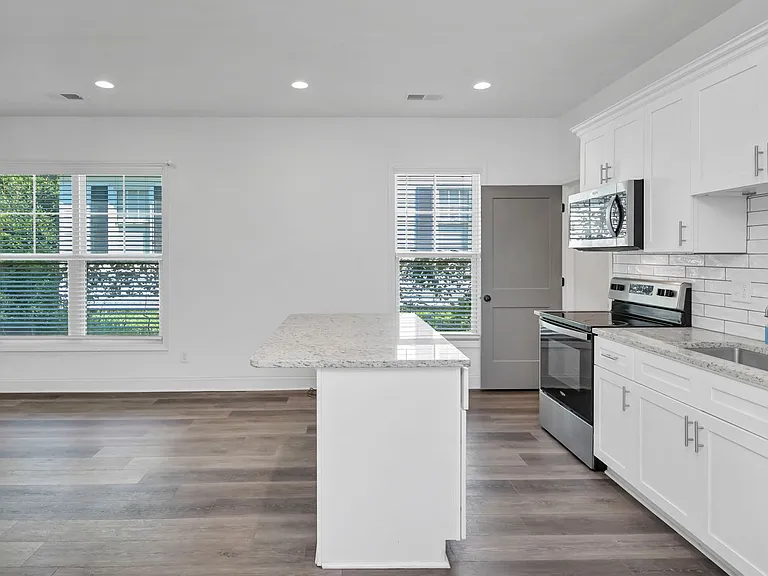 2035 Rosewood Dr — Photo 16