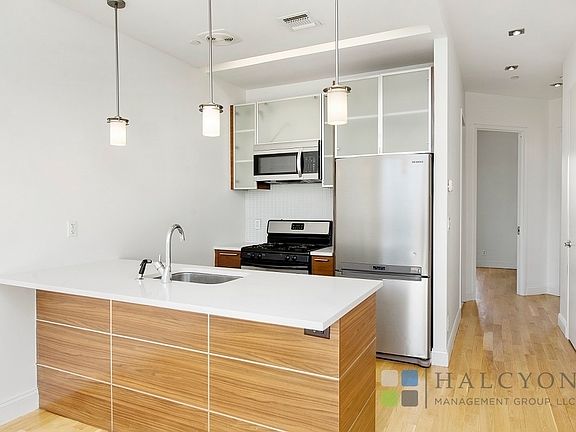 3rd image of 82 Marcy Ave APT 2A