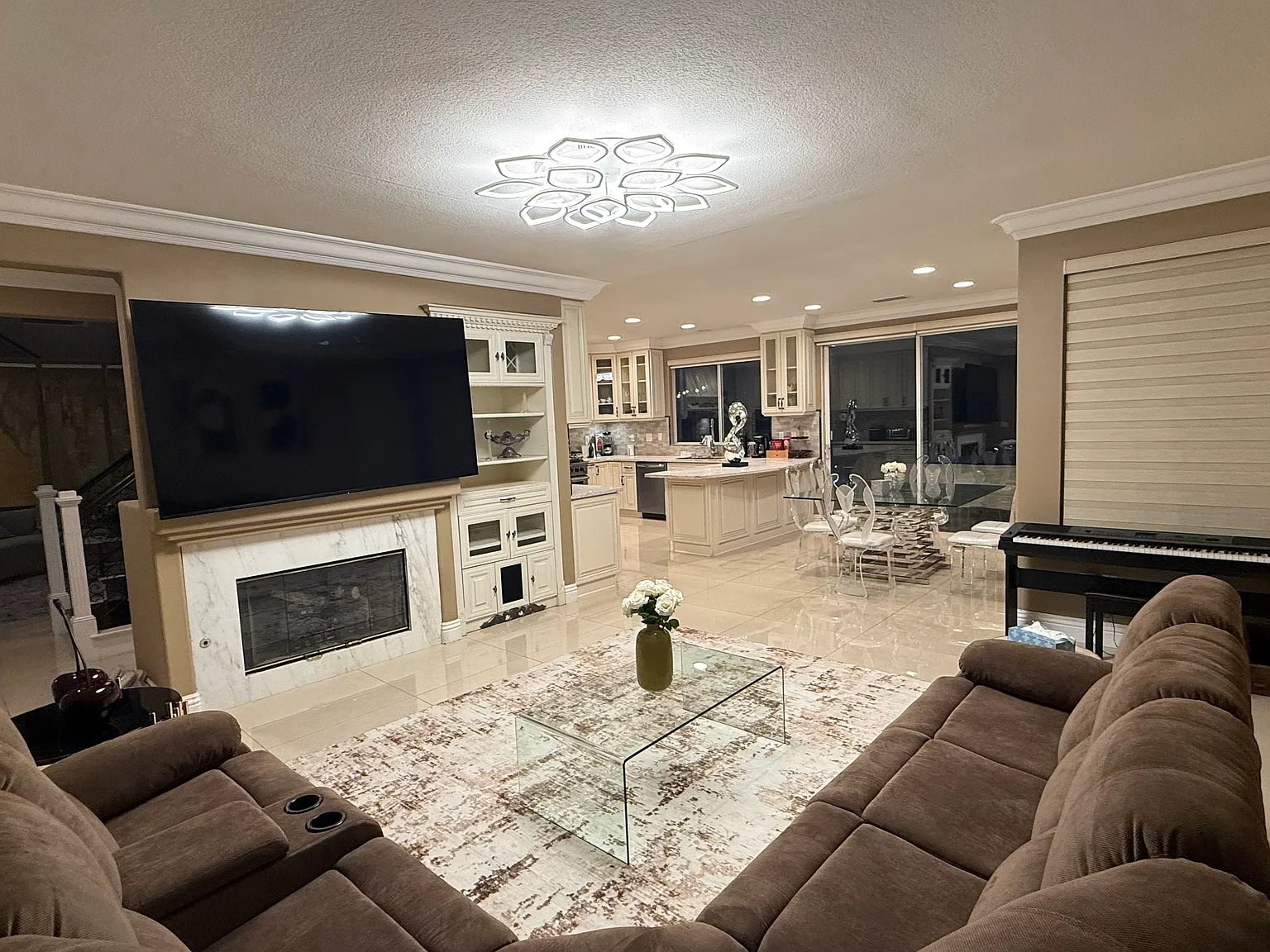 5 bed, 3000 sqft, $9,999 — Photo 4