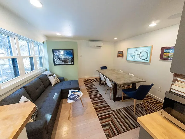 542 N Black Ave — Photo 11