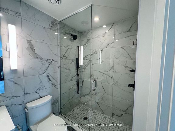 4th image of 327 King St W #4702